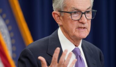 Top analyst sees 'genuine cracks for mid- to lower-end consumers' as the K-shaped economy continues to bite