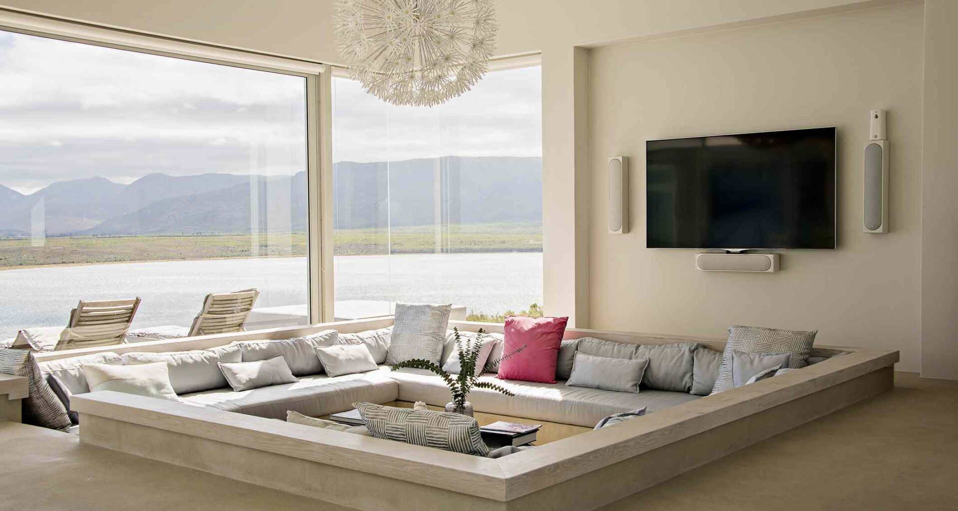 6 Living Room Styles Designers Wish Would Come Back in Style