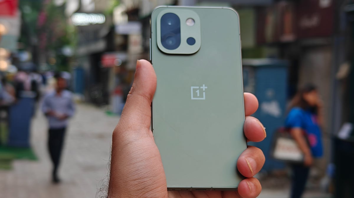 A Completely Misunderstood Flagship Android Smartphone – Outlook Business