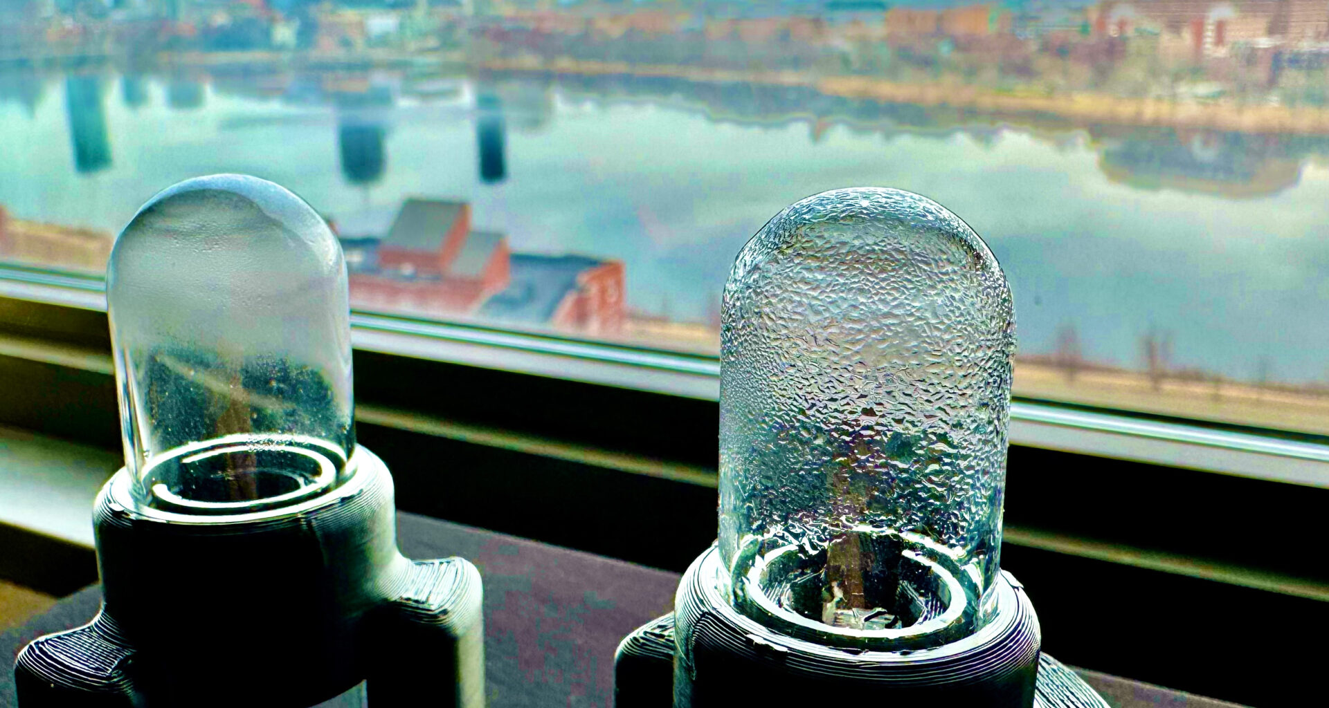 Ultrasonic device dramatically speeds harvesting of water from the air | MIT News