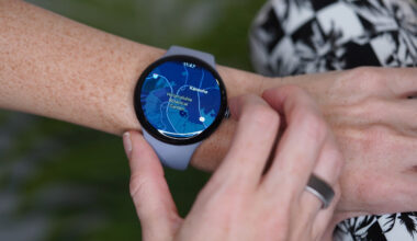 A Pixel Watch 4 user makes the most of the device's display.
