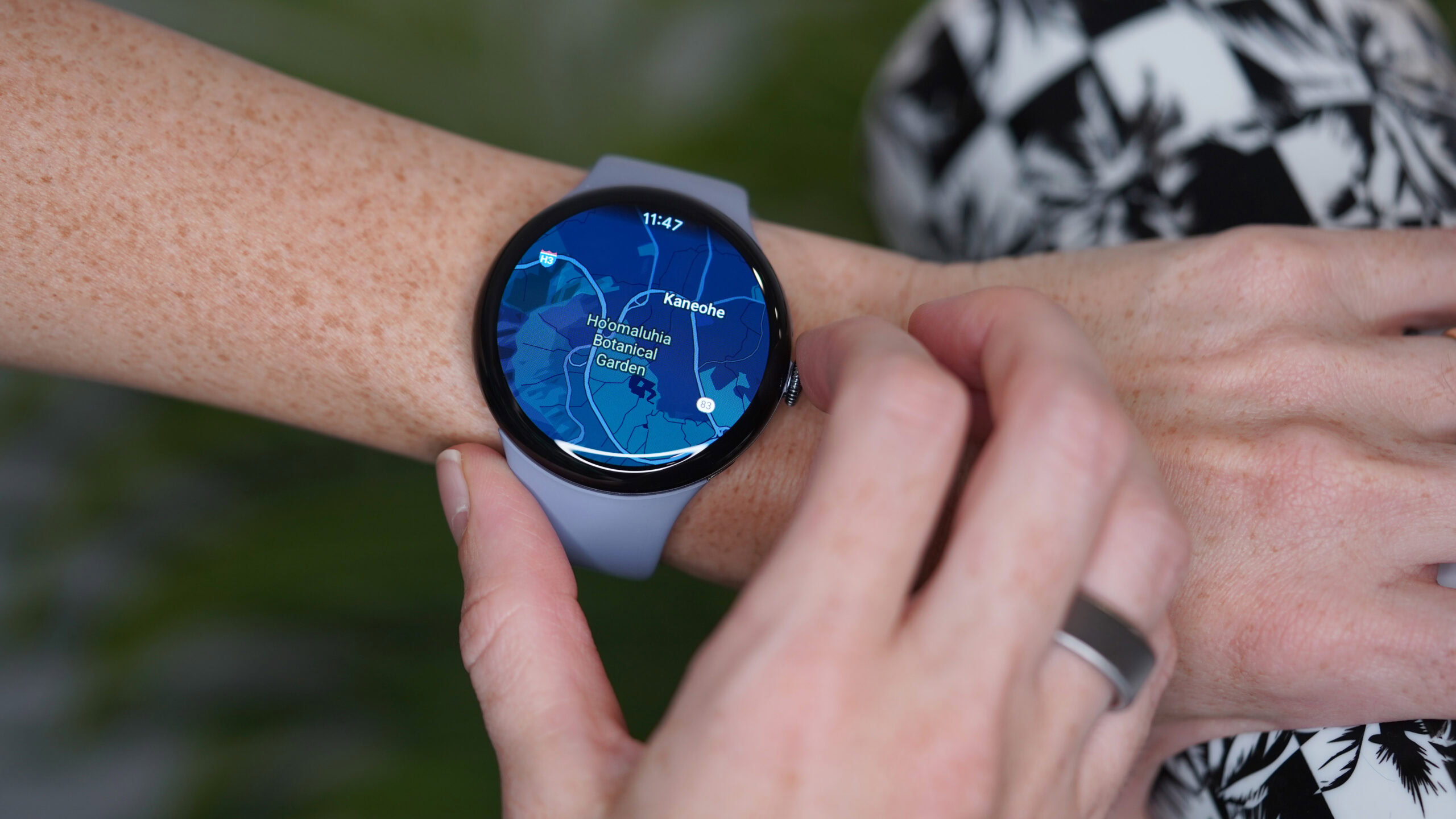 A Pixel Watch 4 user makes the most of the device's display.