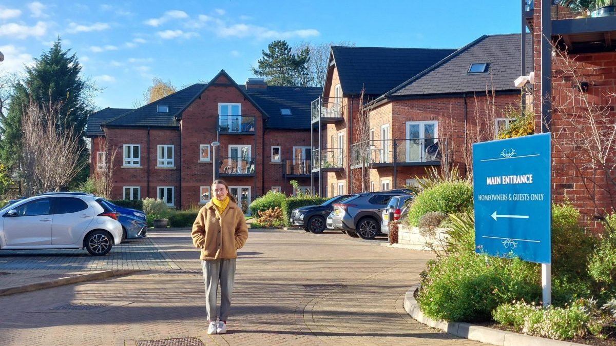 Retirement complex landlord cuts services and hikes fees