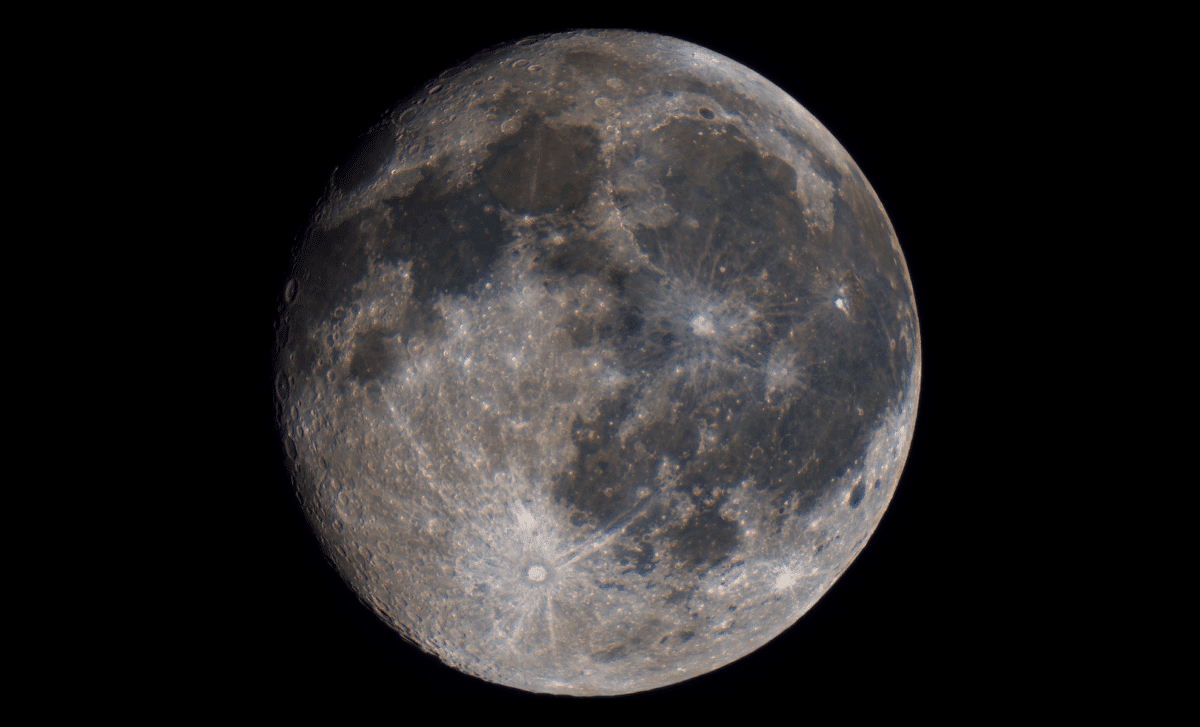 Scientists Finally Reveal What’s Inside The Moon — And It’s Unlike Anything We Expected!