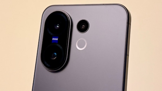 Vivo X300 FE 5G and OnePlus 15s 5G specifications leaked, showcasing major upgrades over predecessors.