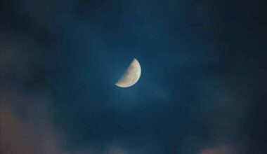 Skywatchers Stunned As Half Lit Moon And Saturn Align In Rare Nighttime Spectacle