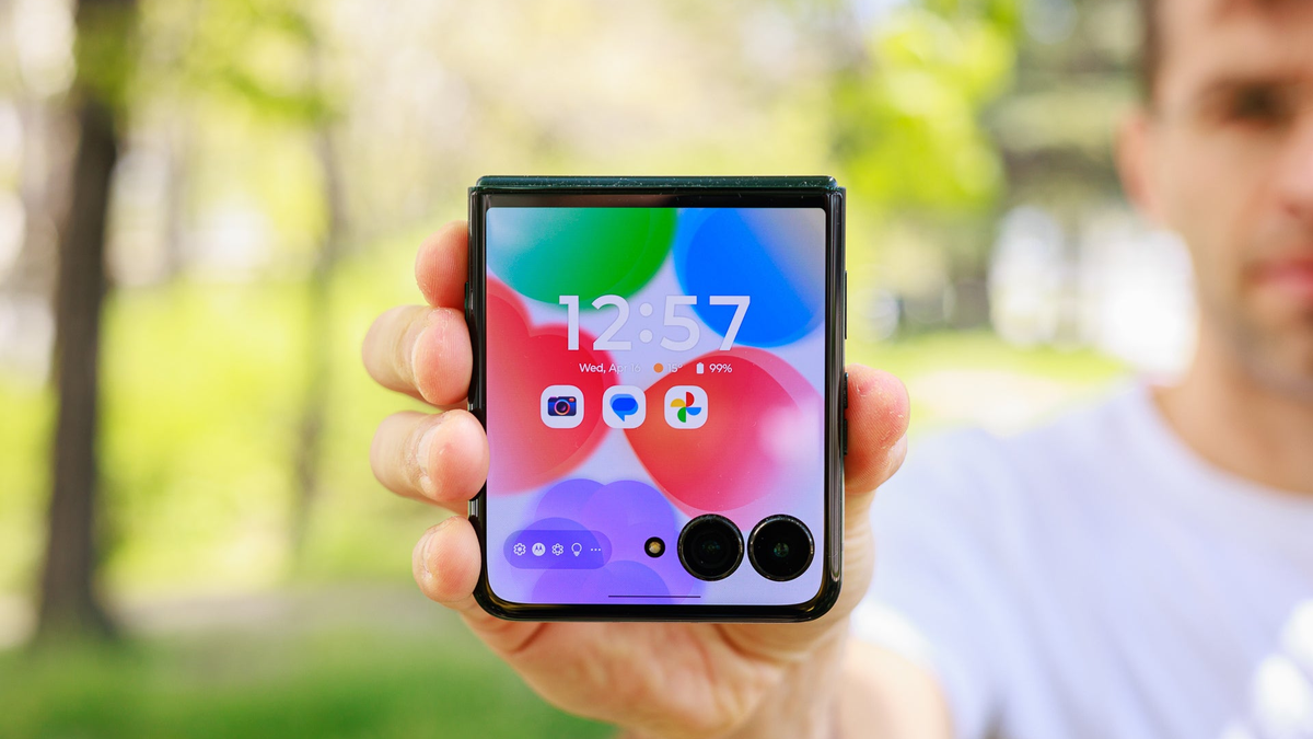 The Razr Ultra just got way more irresistible with Motorola's best deal yet