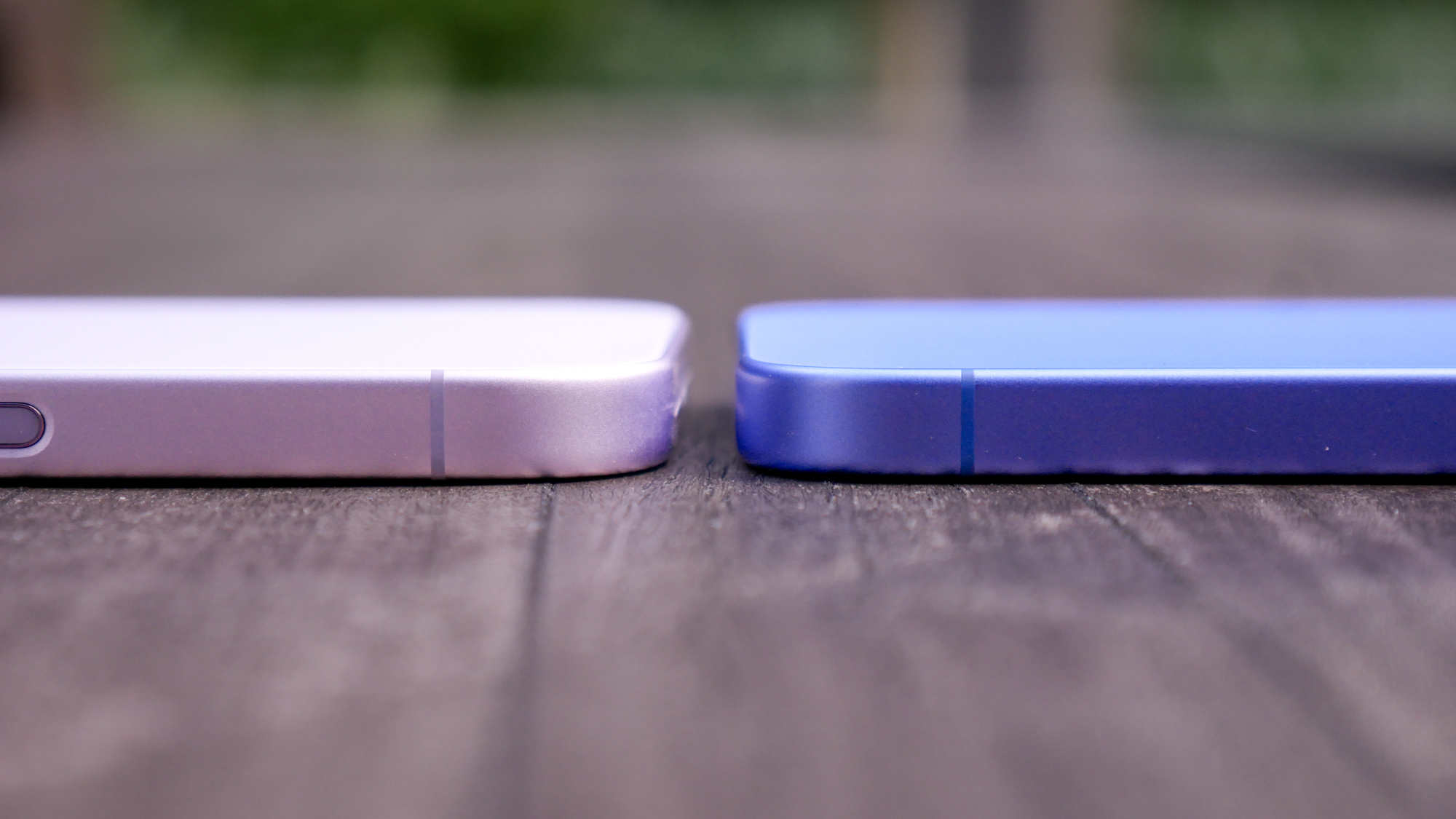 iPhone 17 vs iPhone 16 thinness compared.