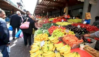 Turks Turn to Greek Markets to Combat Inflation