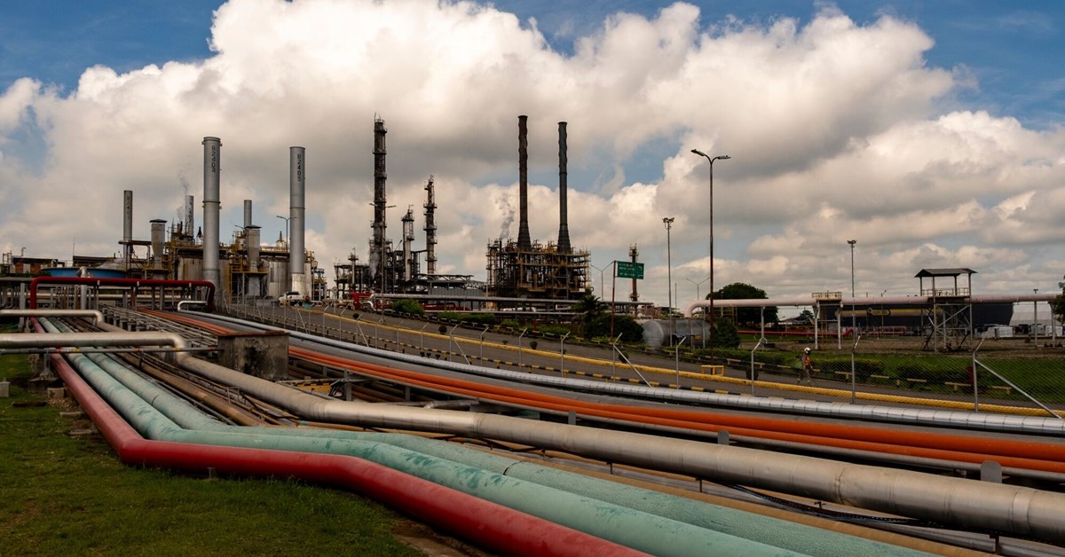 Oil Climbs Higher With US, EU’s Next Moves on Russia in