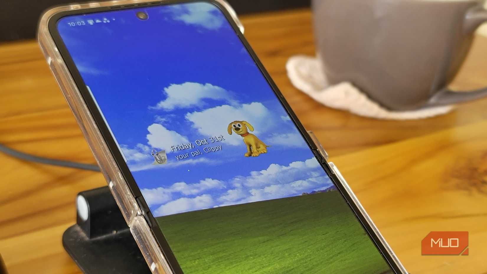 Classic Windows XP clippy icon on Z Flip 6