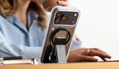 clckr-magsafe-kickstant-black