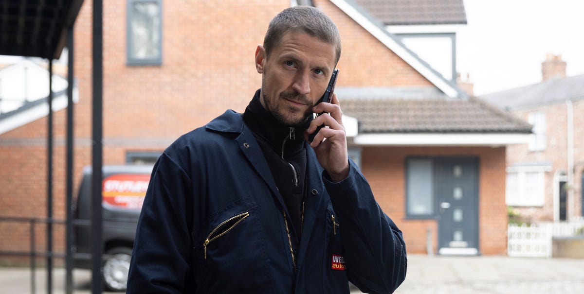 Coronation Street star Jonathan Howard confirms new look into Carl's past