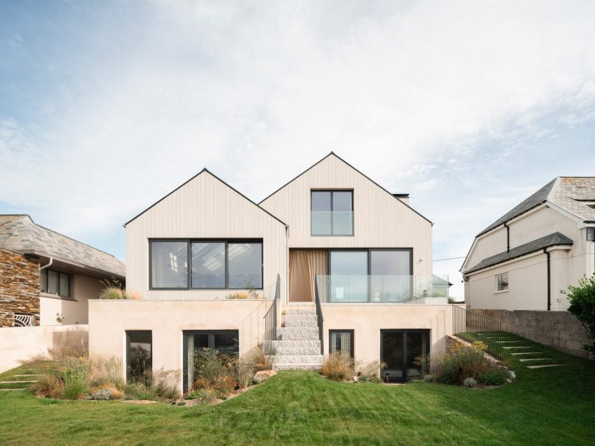 Coastal residence by De Rosee Sa