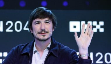 As boomers are forced back to work because they can’t afford to retire, Robinhood CEO says Gen Zers are opening retirement accounts at just 19 years old