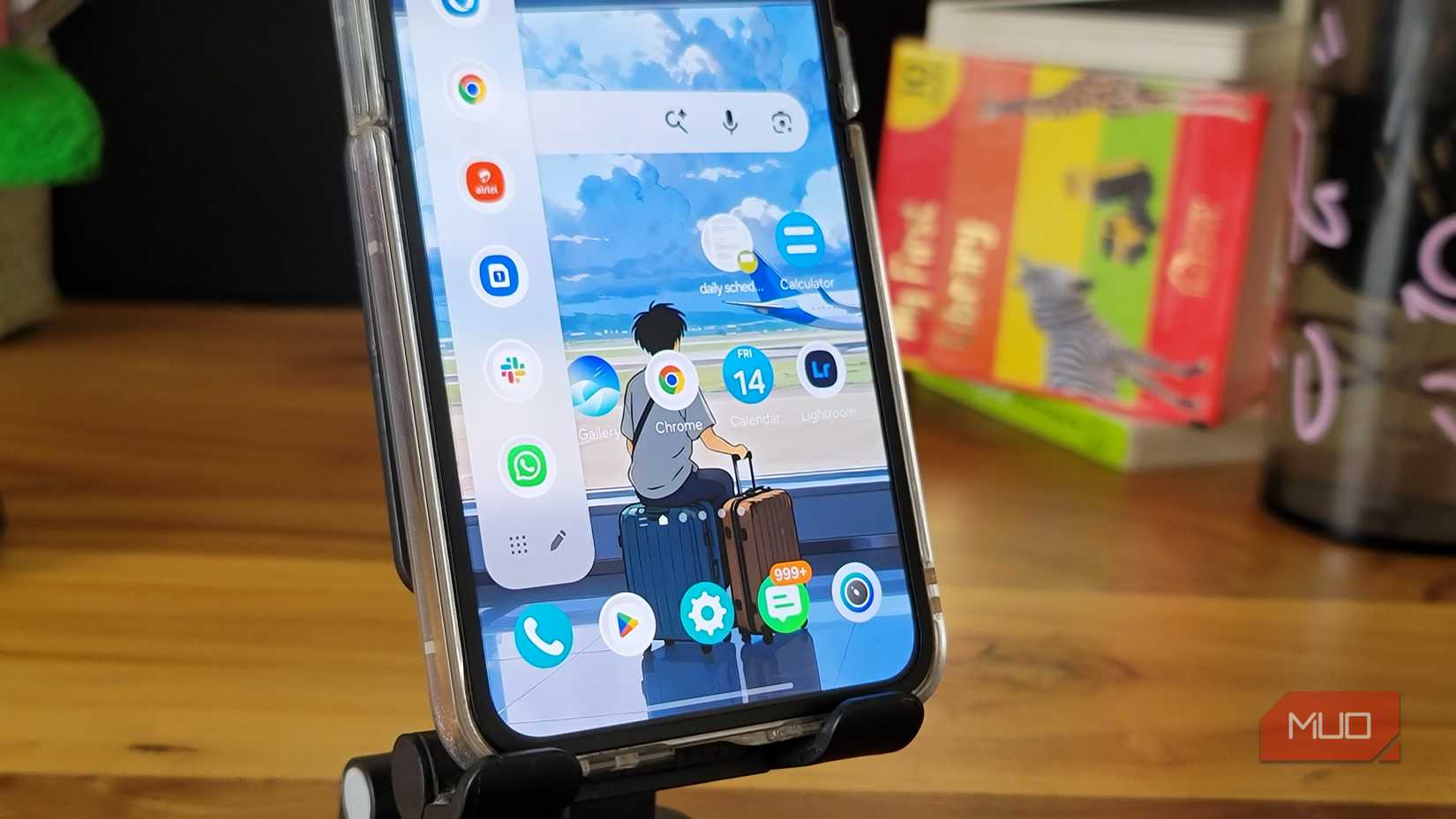 Edge Panel open in Samsung Galaxy Z Flip 6