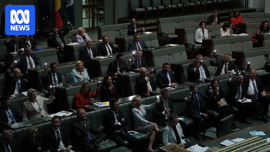 Federal politics live: MPs in the dark as lights switch off during Question Time