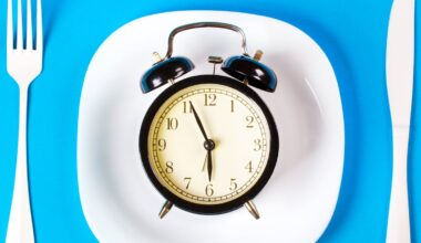 Should we eat dinner earlier in winter? Why timing might matter more than you think