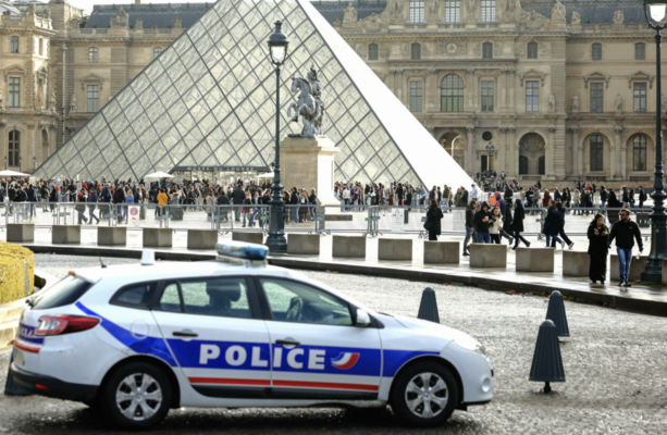 Four more suspects arrested over Louvre heist investigation - The Journal