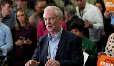 US senator demands more be done to free US teen from Israeli detention | Government