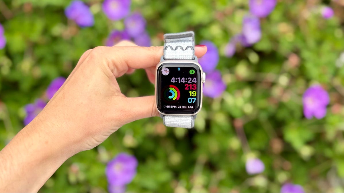 The Apple Watch SE 3 just got its first discount - here's where to buy one