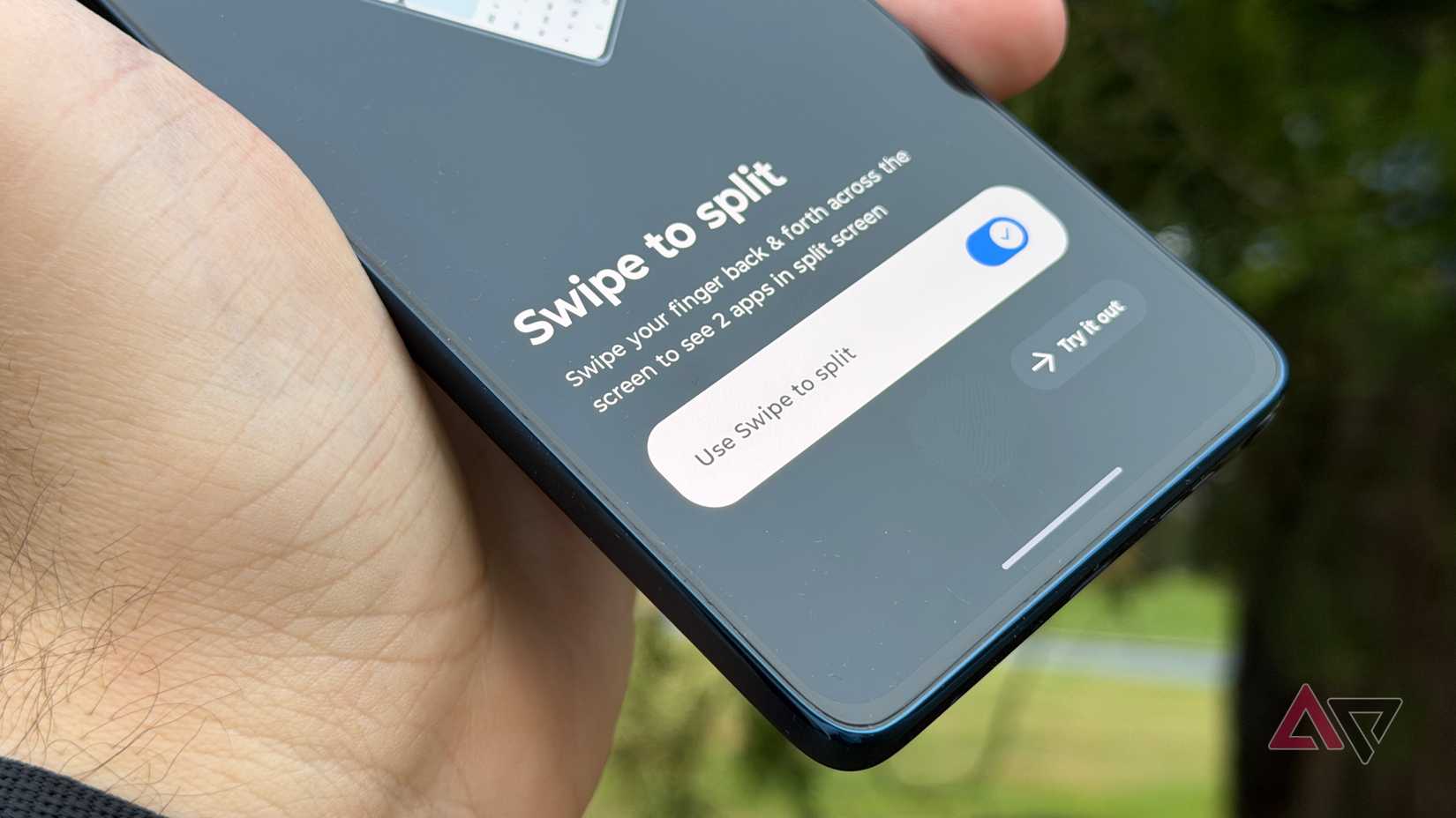 Swipe to split shown on the Moto G Stylus 2025
