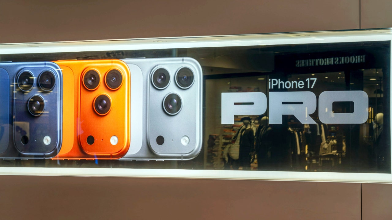 Apple to lead smartphone shipments in 2025 for first time since 2011