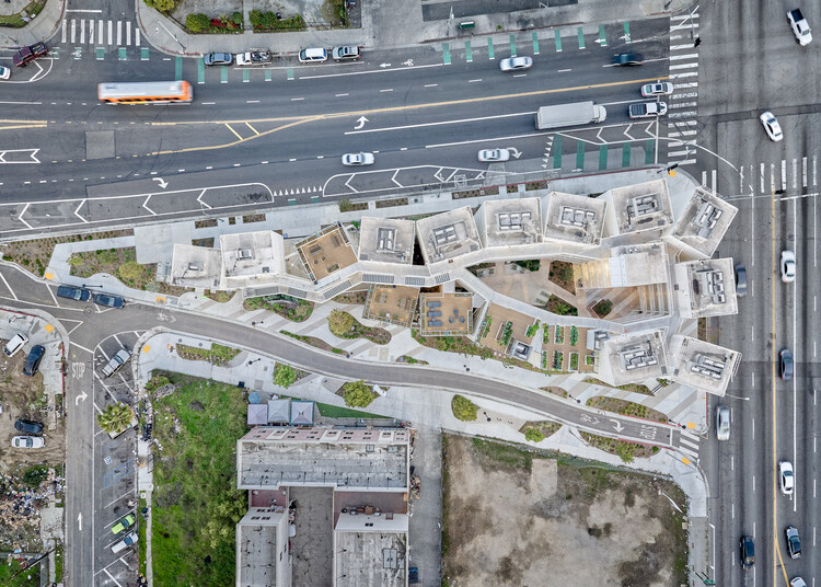 Isla Intersections Supportive Housing and Paseo / Lorcan O’Herlihy Architects - Image 2 of 12