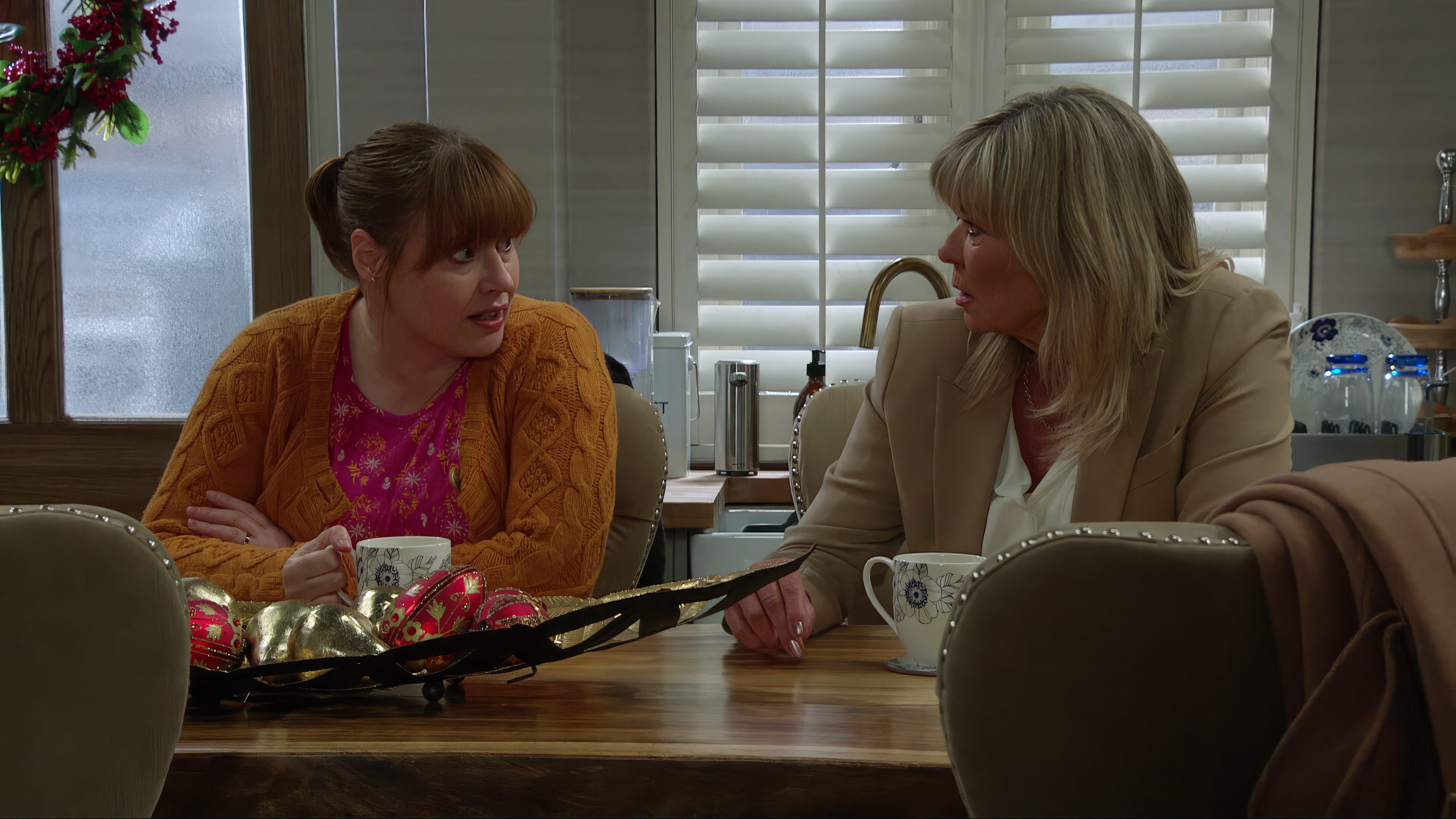 lydia dingle, kim tate, emmerdale