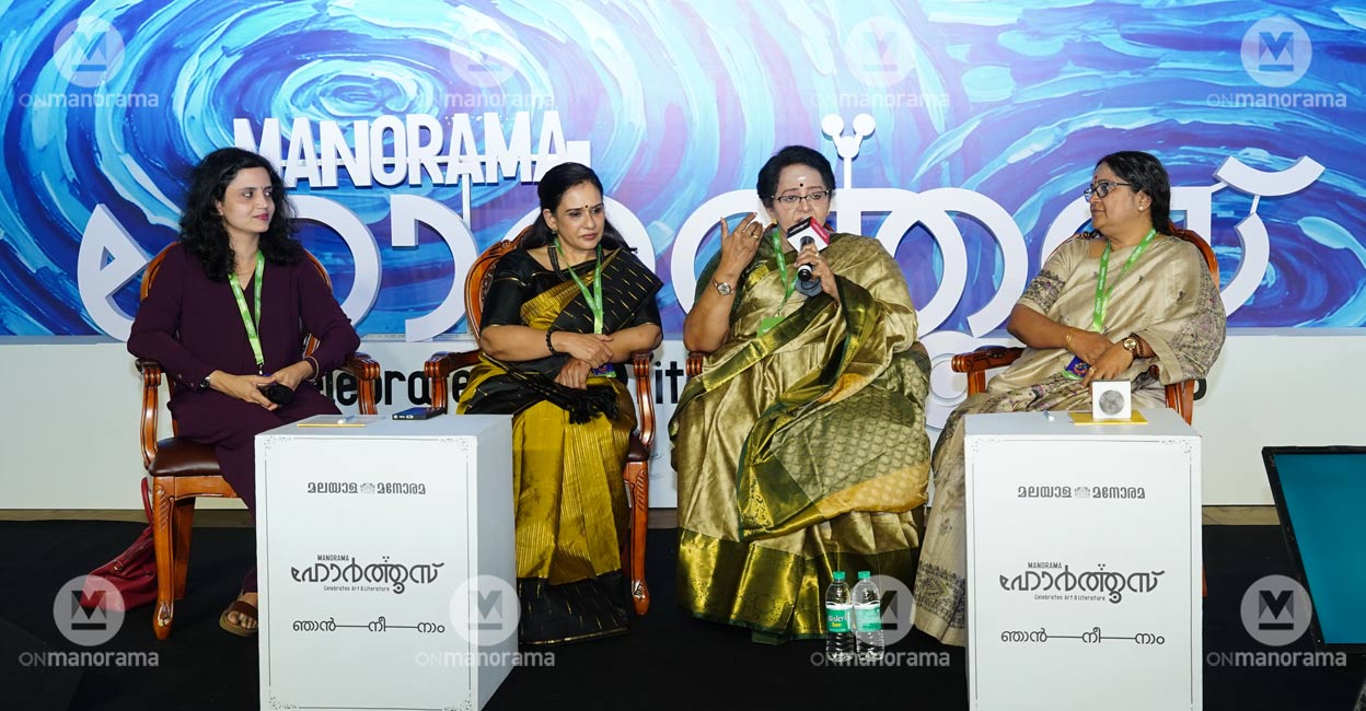 mallika-sukumaran-mala-parvathy-neeraja