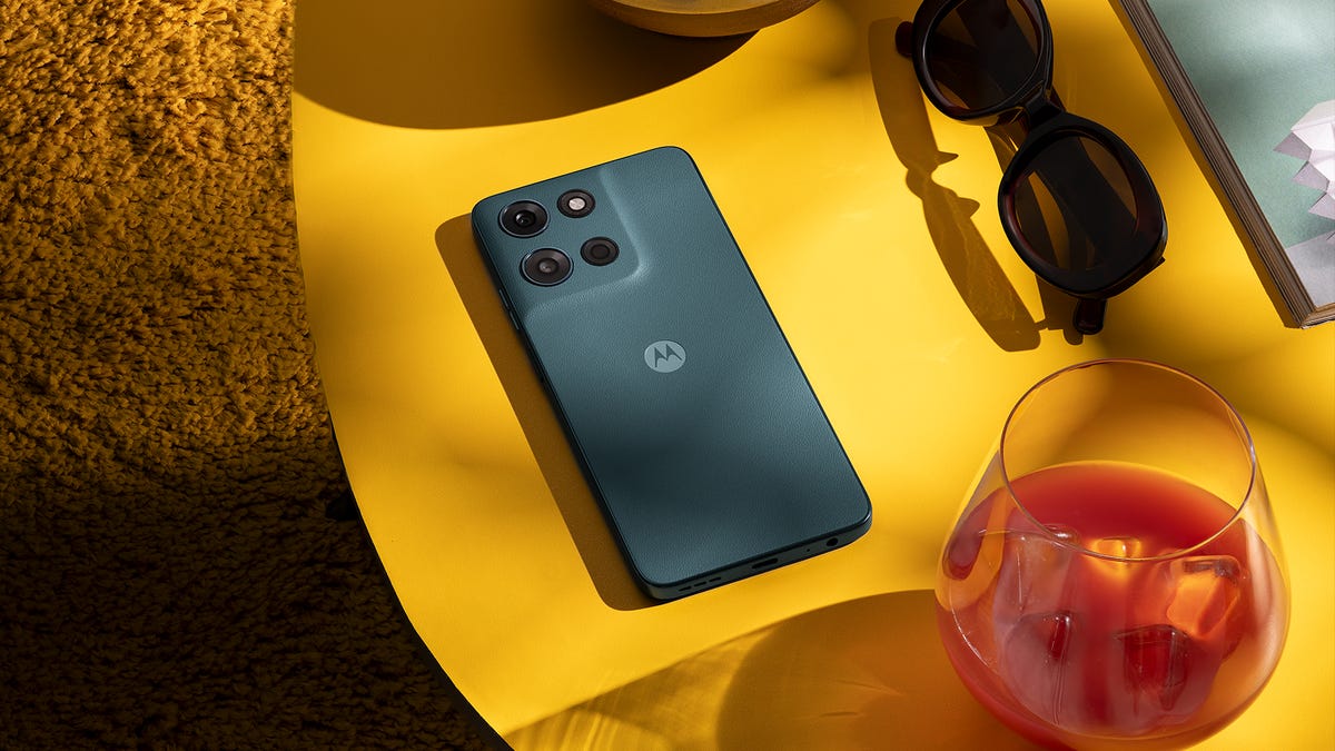 Motorola's new budget phones have larger batteries than your $1,000 iPhone and Samsung