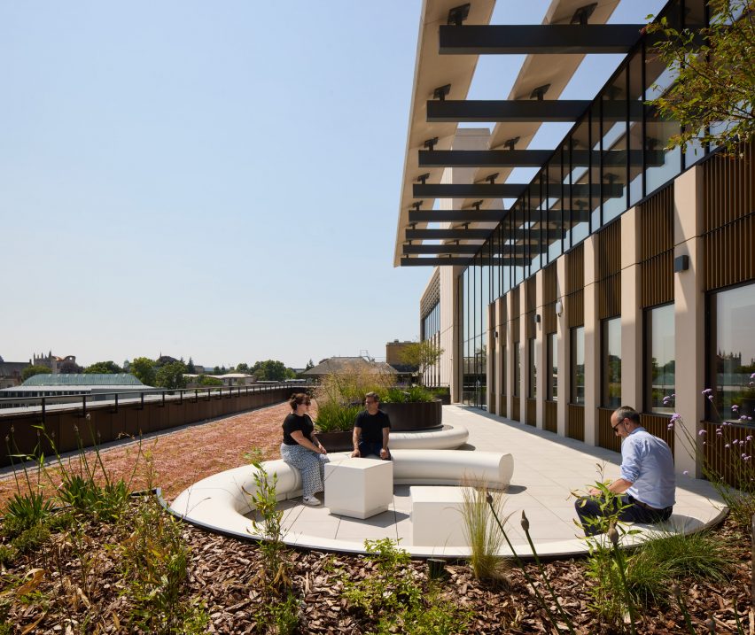 Roof terrace at university facility by NBBJ