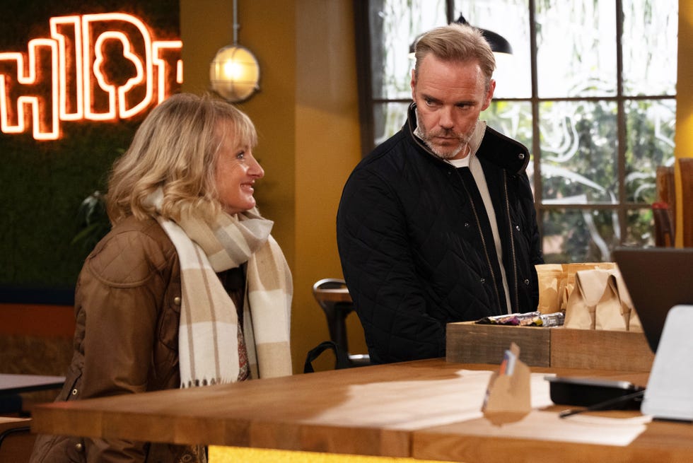 nicola king, ray, emmerdale