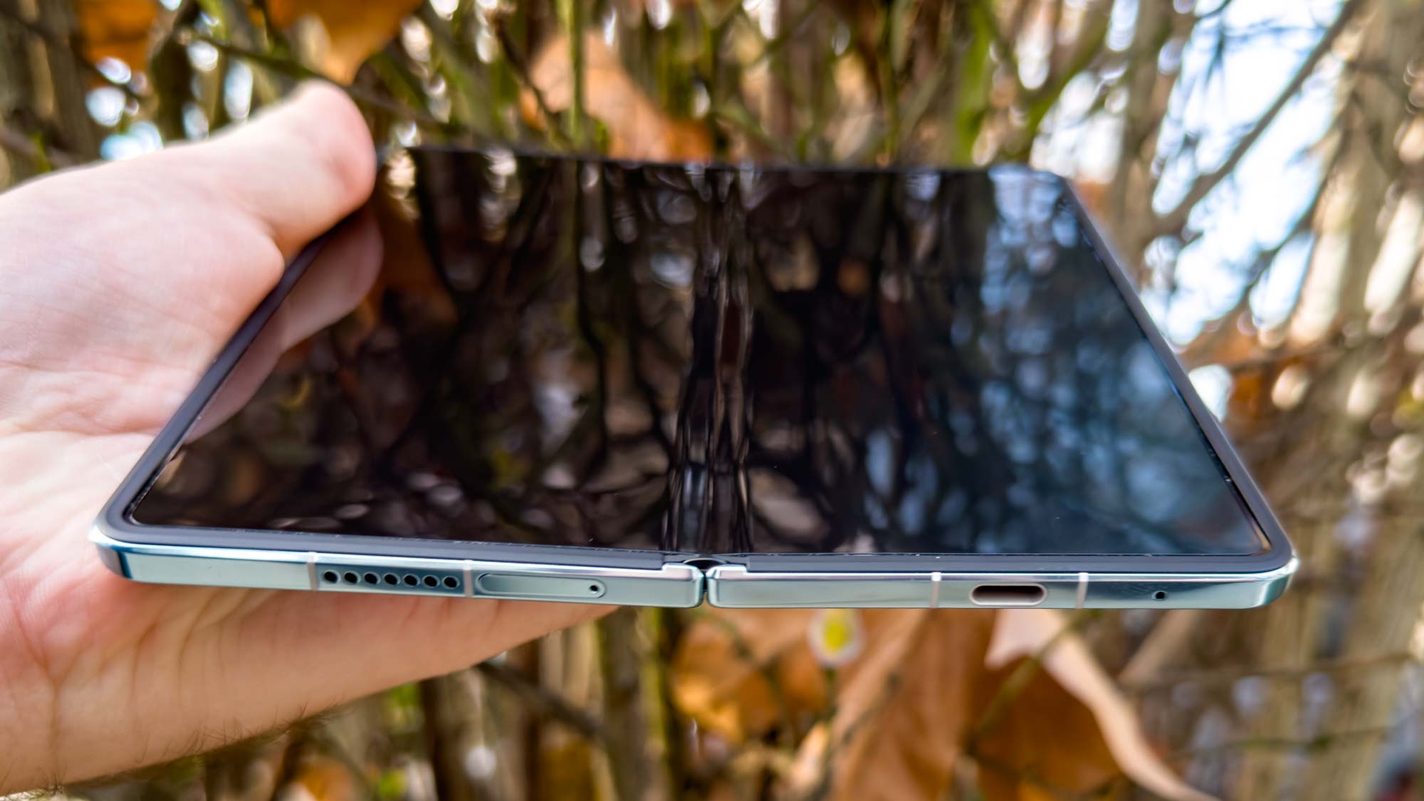 The Honor Magic Vs' display crease