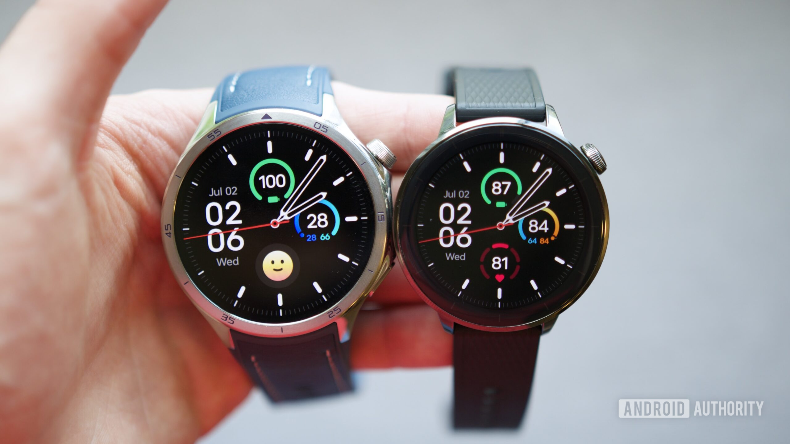 oneplus watch 3 43mm hands on 1 The OnePlus Watch 3 (43mm) next to the regular OnePlus Watch 3.