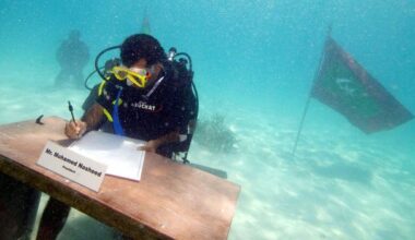 The Maldives' dramatic underwater meeting