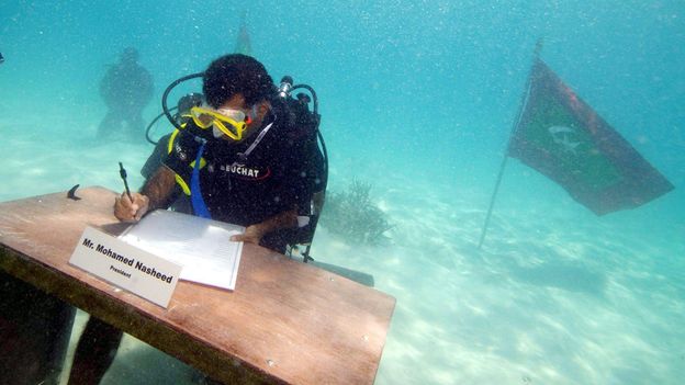 The Maldives' dramatic underwater meeting