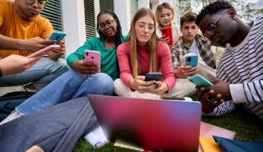 Week-Long Social Media Detox Actually Leads Young Adults To Spend Even More Time On Their Phones