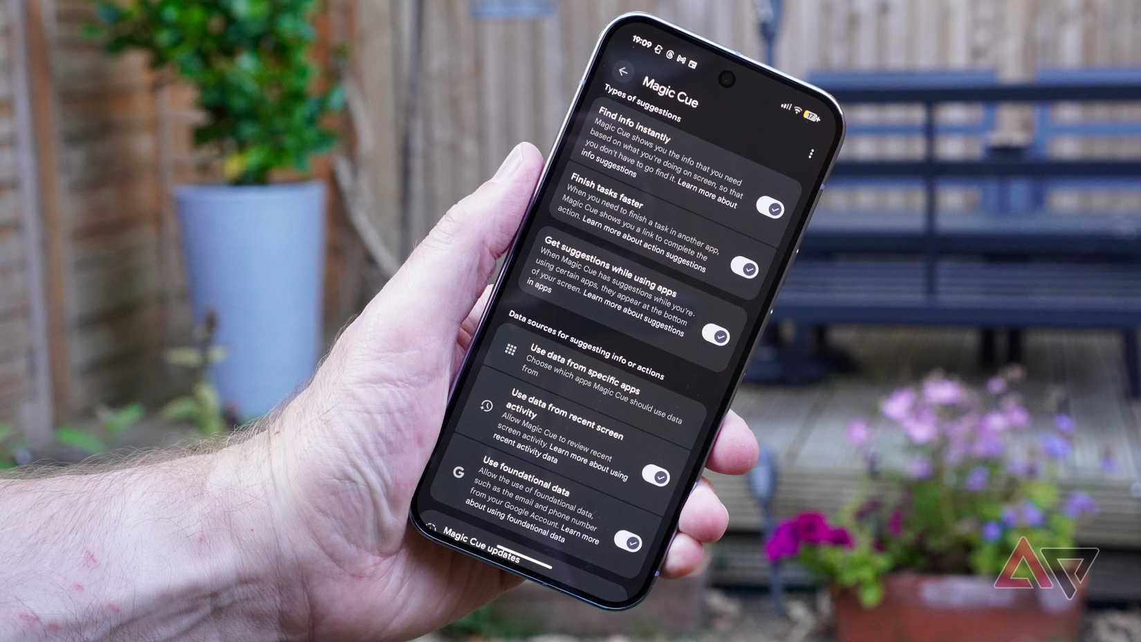 Magic Cue on the Google Pixel 10 Pro XL