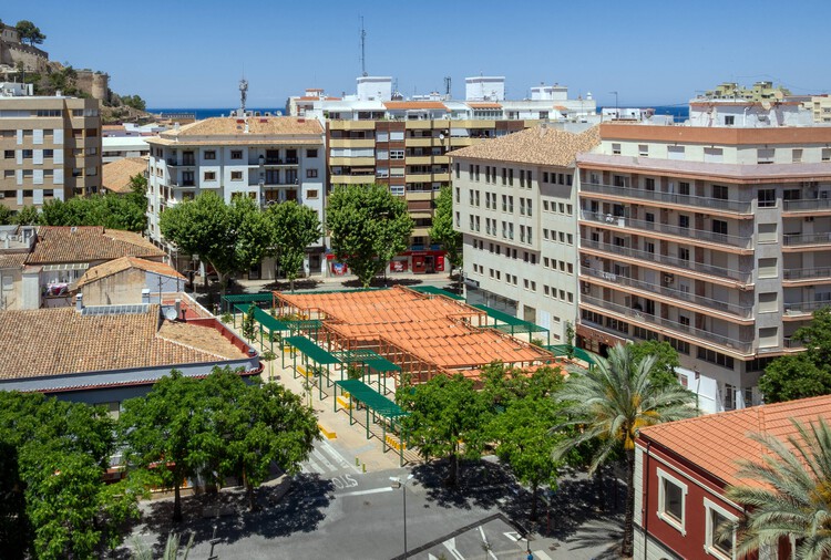 María Hervás Plaza in the Historic Center of Dénia, Valencian Community / DVCH DeVillarCHacon - Exterior Photography