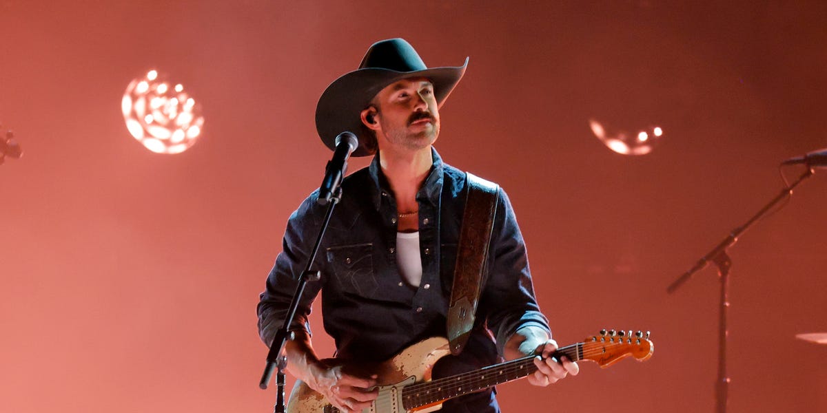 Did Riley Green Bring a Date to the CMA Awards?