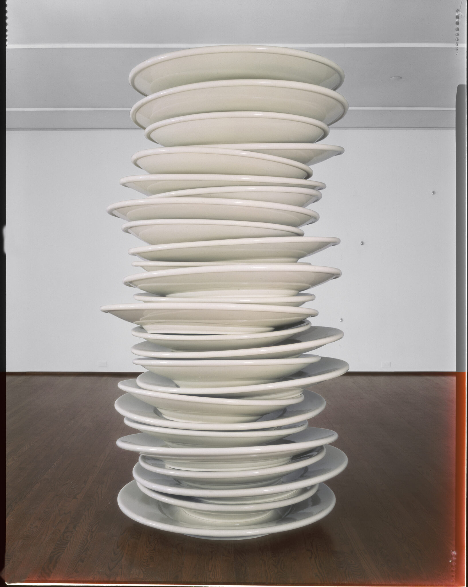 “No title (stacked plates, white),” 1993. (Courtesy of the Broad Art Foundation)