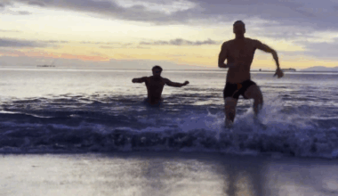 Curious sea lion surprises 2 friends taking a cold plunge near Victoria - BC