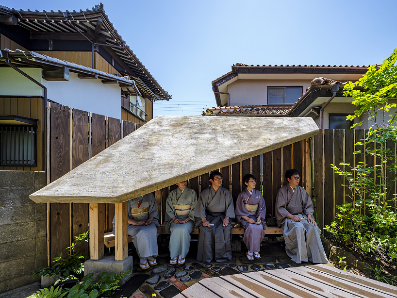 moss-covered earthen roof shields teahouse’s waiting area in japan