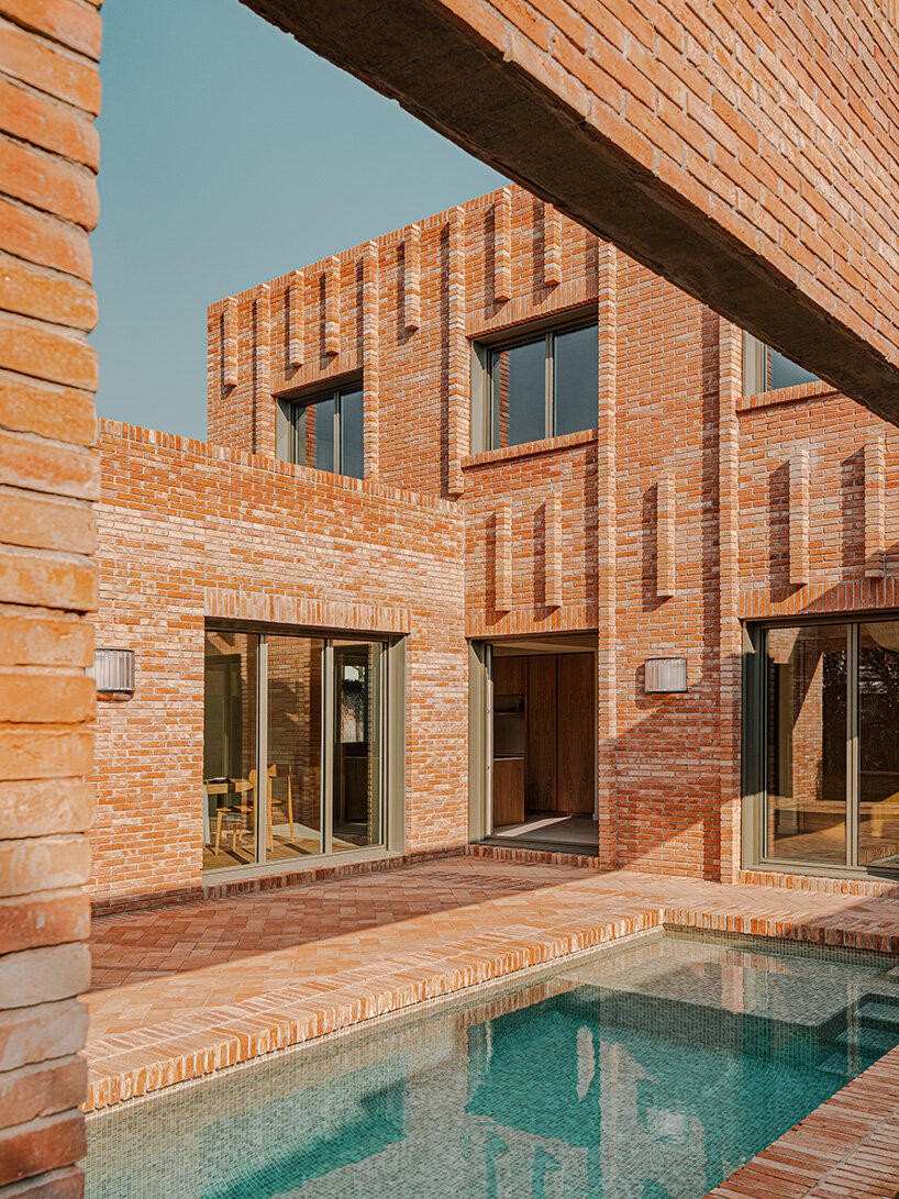 SIGLA studio organizes brick residence around two 'lungs' of light in spain