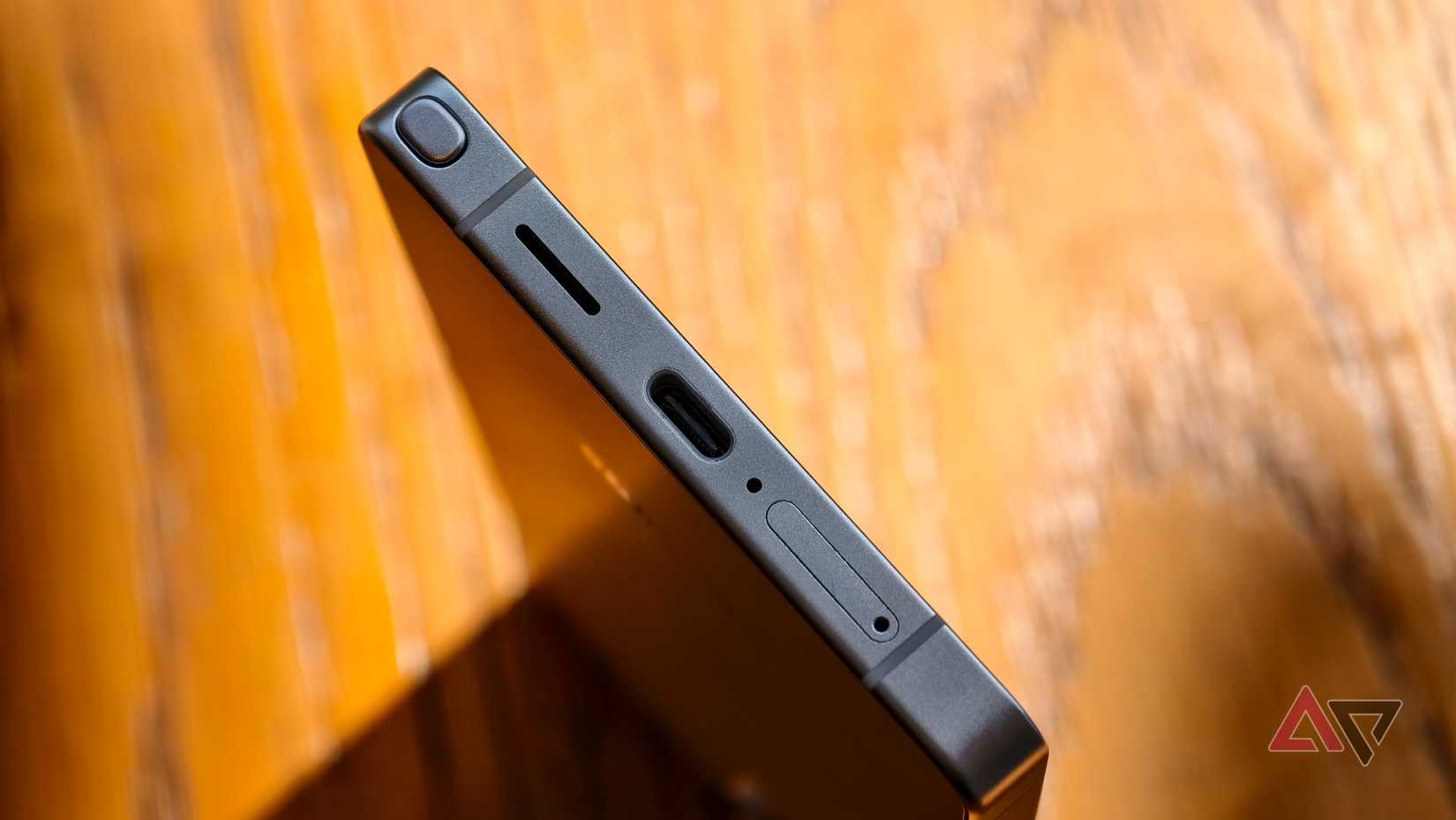 USB-C port on the Galaxy S25 Ultra