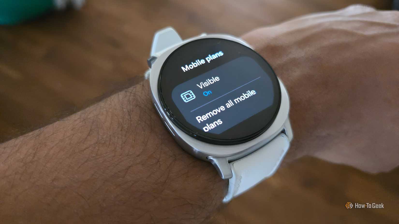 Visible LTE service active on a Samsung Galaxy Watch 8.