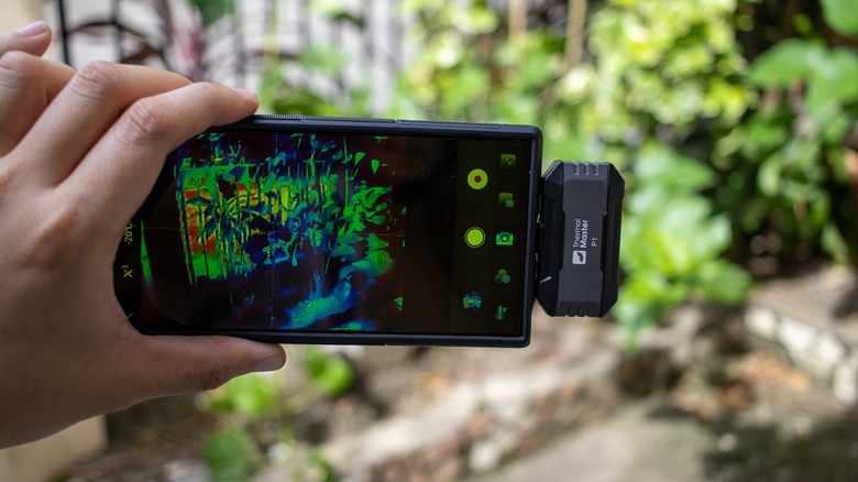 taking photos of foliage with a thermal camera