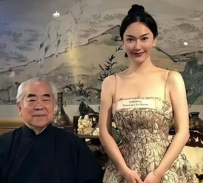 Chinese painter Fan Zeng (L) and his wife Xu Meng. Photo from Weibo/Fan Zeng supertopic