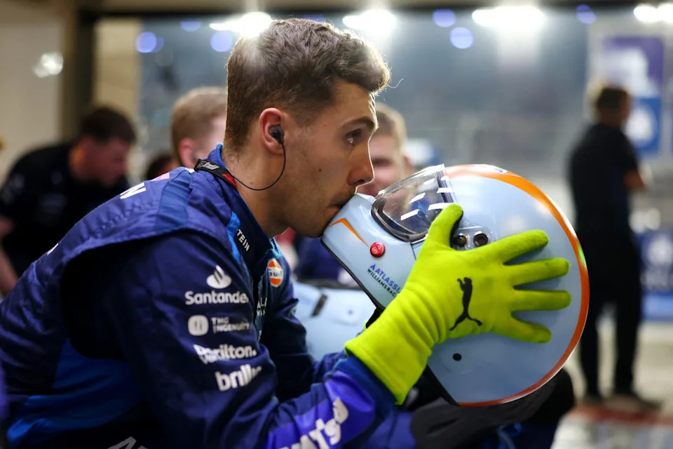 A Williams team member